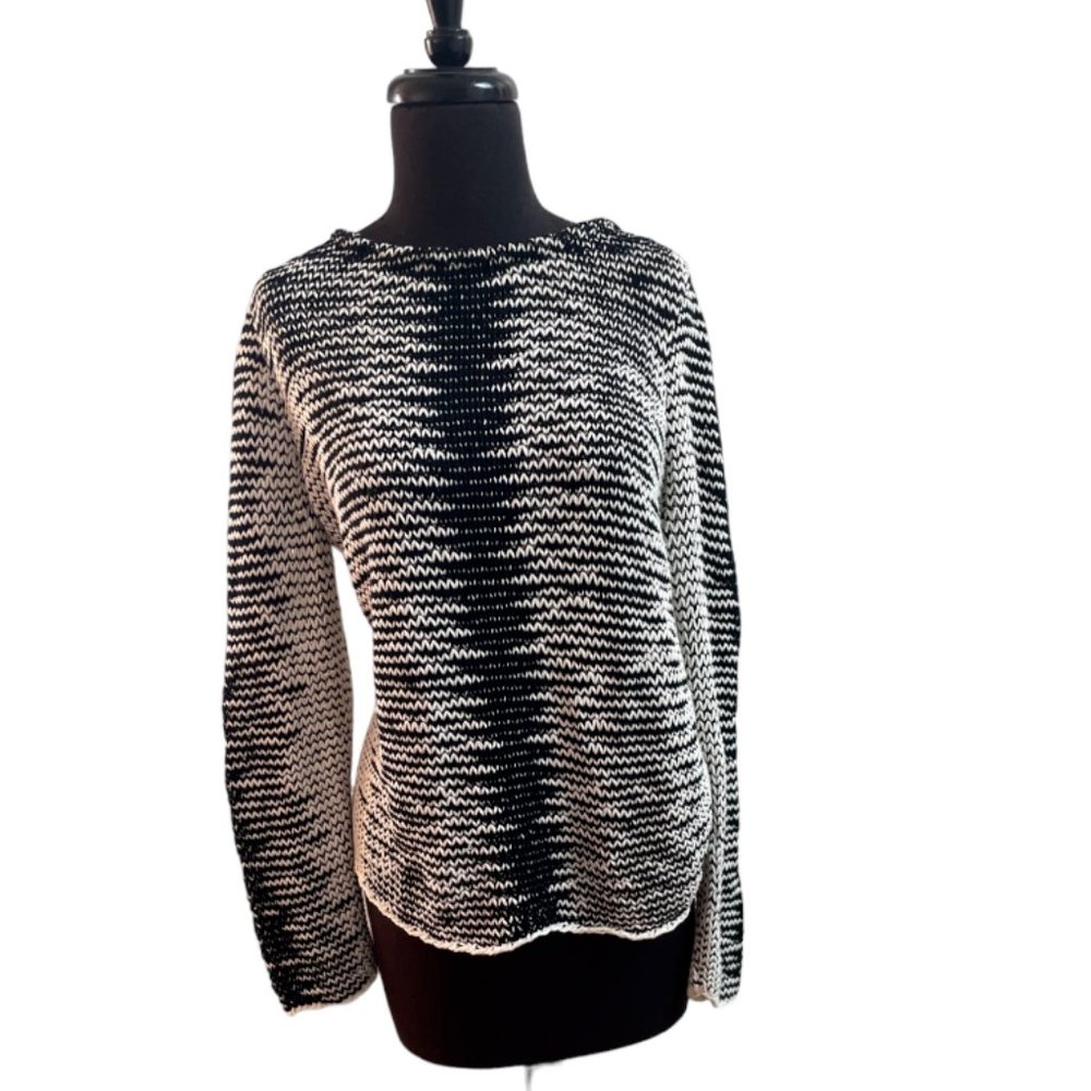 Indigenous 100% Organic + Fair Trade Cotton Black & White Sweater Size M